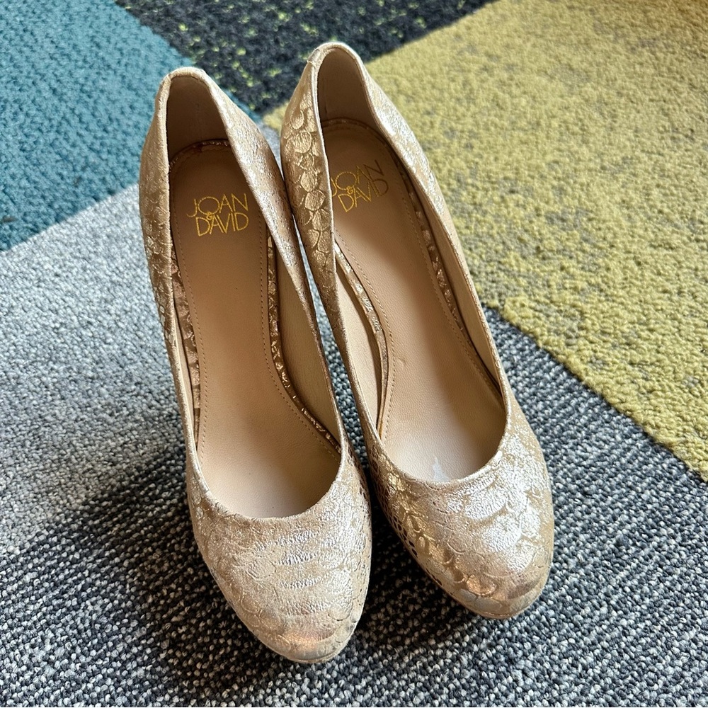 Joan and David size 7.5